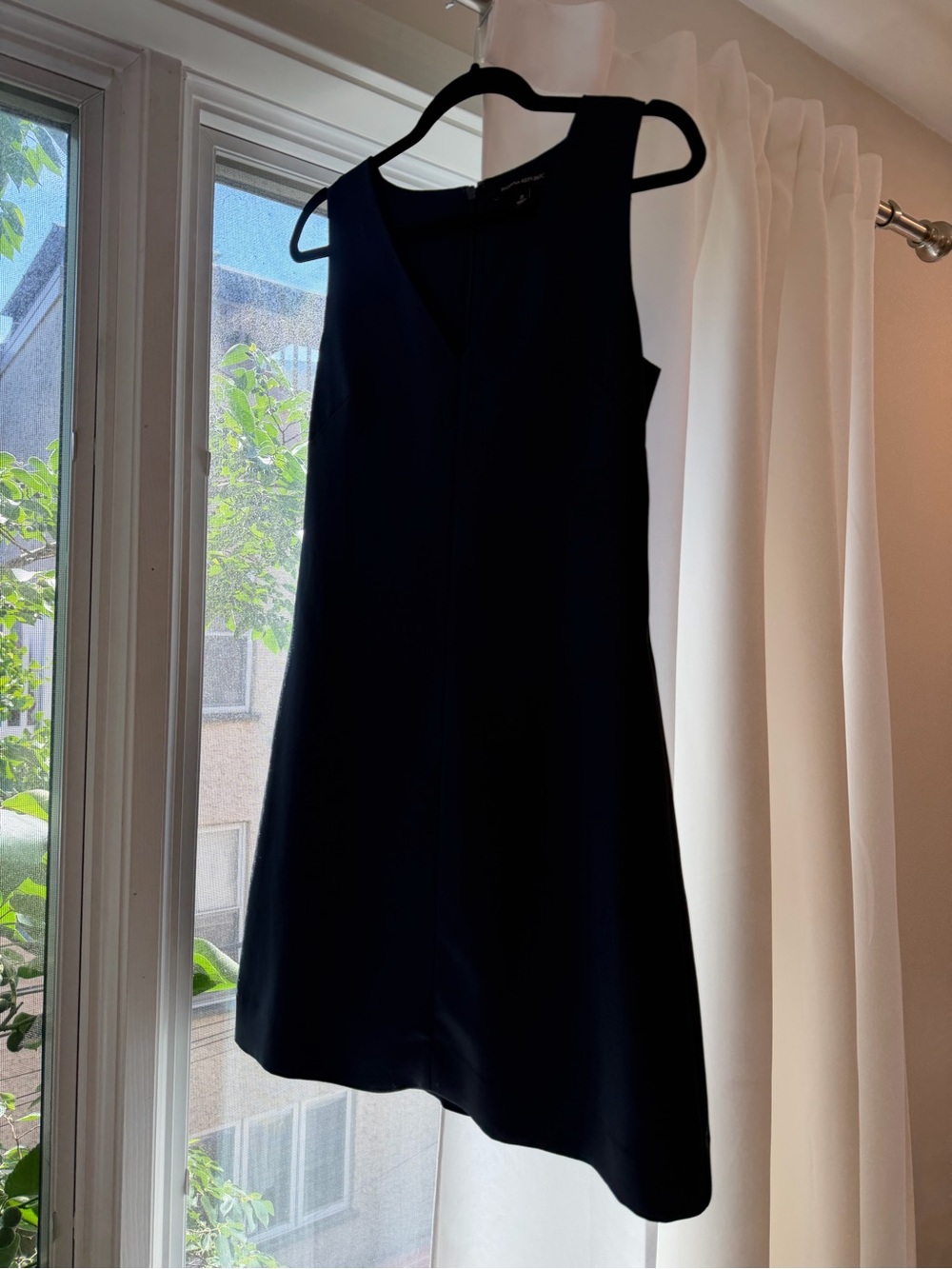 Banana Republic Sleeveless V-Neck Shift Dress in Navy - Picture 3 of 4